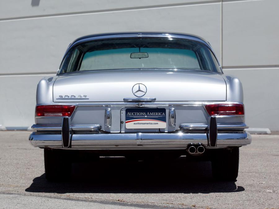  Mercedes-Benz 300 SE Coupe 1962 года  (фото 8 из 13)